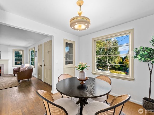 3021 37th Avenue SW, Seattle WA 98126