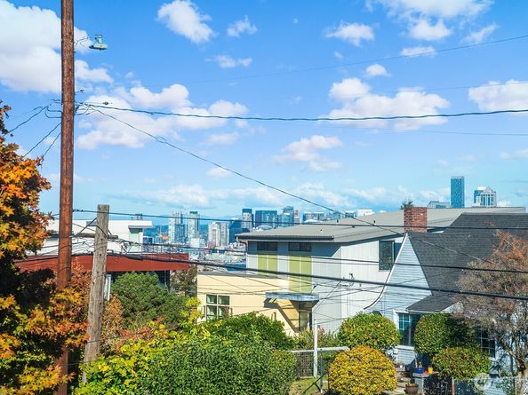 3021 37th Avenue SW, Seattle WA 98126