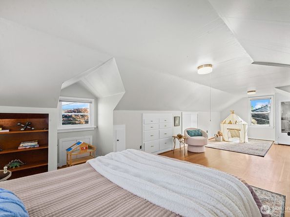 3021 37th Avenue SW, Seattle WA 98126