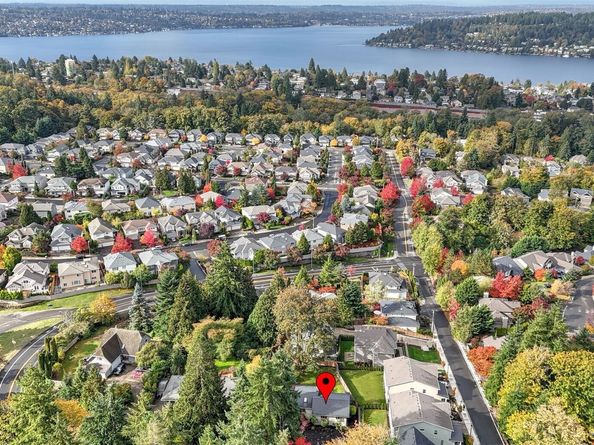 11409 SE May Creek Park Drive, Newcastle WA 98056