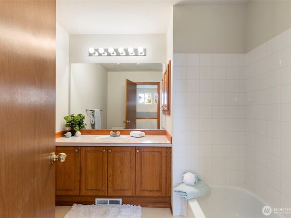 1135 NW Windy Beach Lane, Silverdale WA 98383