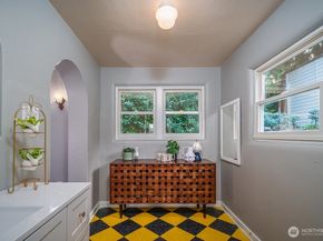 5417 40th Avenue SW, Seattle WA 98136