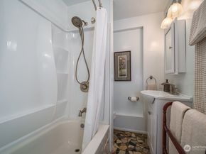 5417 40th Avenue SW, Seattle WA 98136