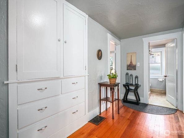 5417 40th Avenue SW, Seattle WA 98136