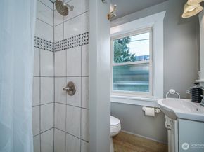 5417 40th Avenue SW, Seattle WA 98136