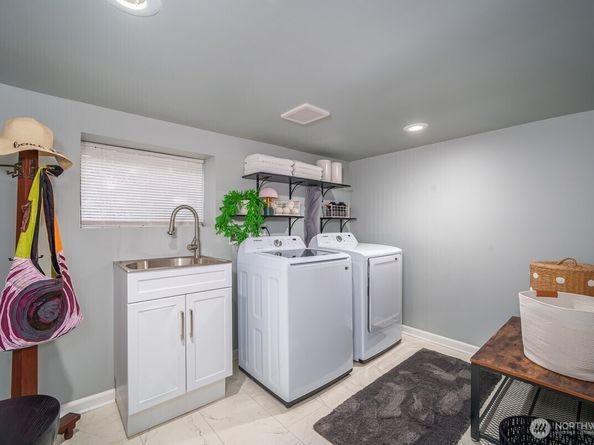 5417 40th Avenue SW, Seattle WA 98136