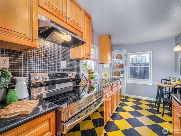 5417 40th Avenue SW, Seattle WA 98136