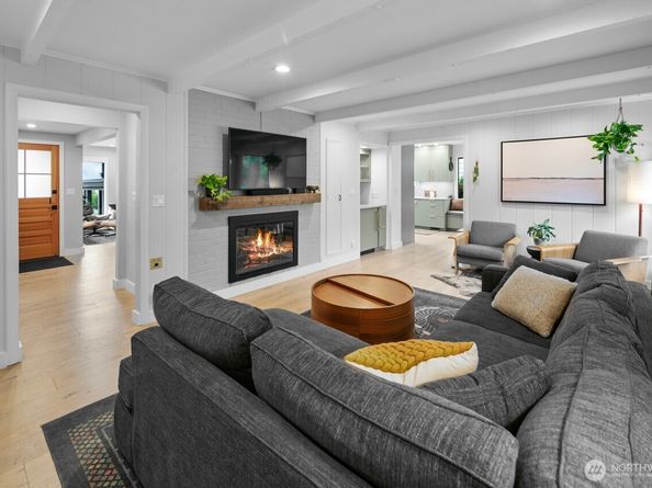 10528 15th Avenue NW, Seattle WA 98177