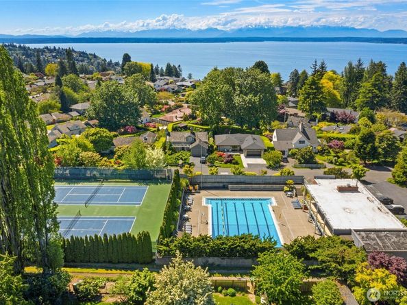 10528 15th Avenue NW, Seattle WA 98177