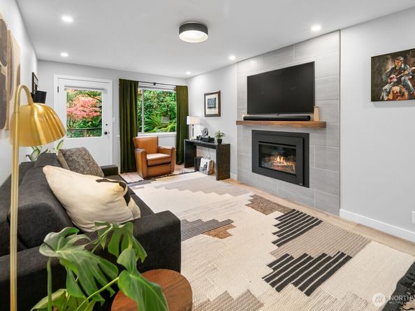 10528 15th Avenue NW, Seattle WA 98177