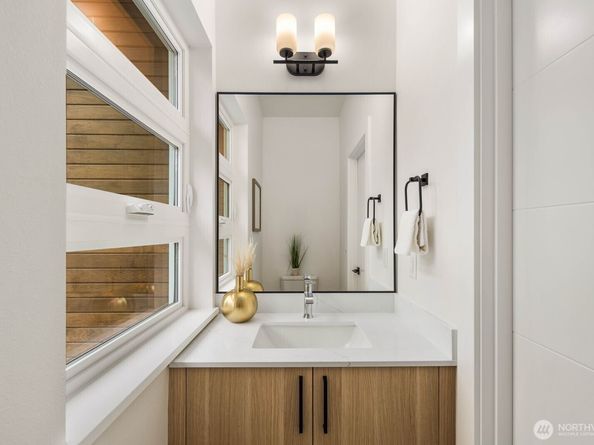 546 S Cloverdale Street B, Seattle WA 98108