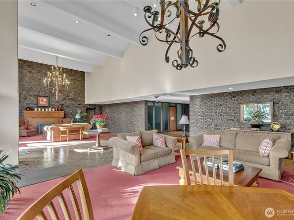 4545 Sand Point Way NE 207, Seattle WA 98105