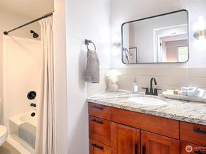 4701 176th Street SW A6, Lynnwood WA 98037