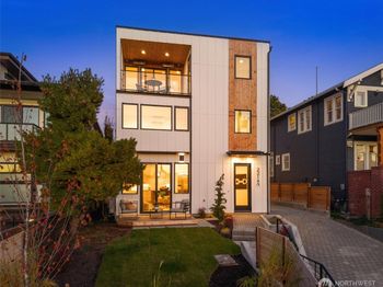 2214 Broadway E