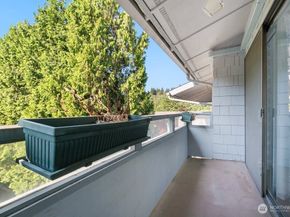 7930 SE 34th Street 513, Mercer Island WA 98040