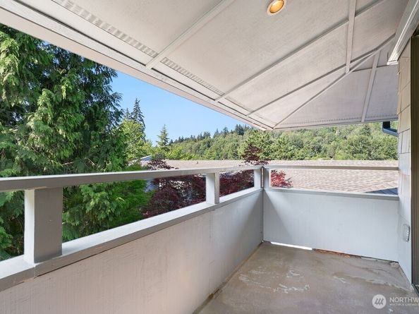 7930 SE 34th Street 513, Mercer Island WA 98040