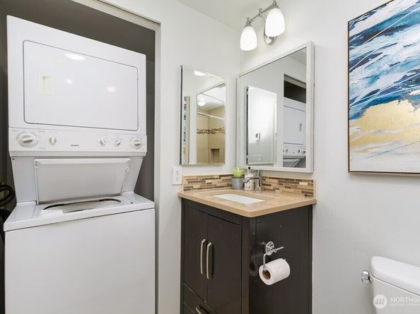 7930 SE 34th Street 513, Mercer Island WA 98040