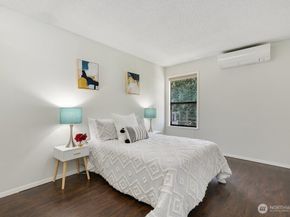 7930 SE 34th Street 513, Mercer Island WA 98040