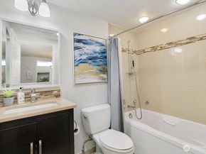 7930 SE 34th Street 513, Mercer Island WA 98040