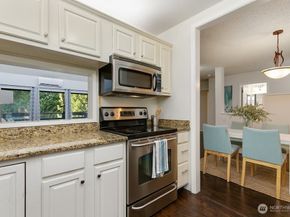 7930 SE 34th Street 513, Mercer Island WA 98040