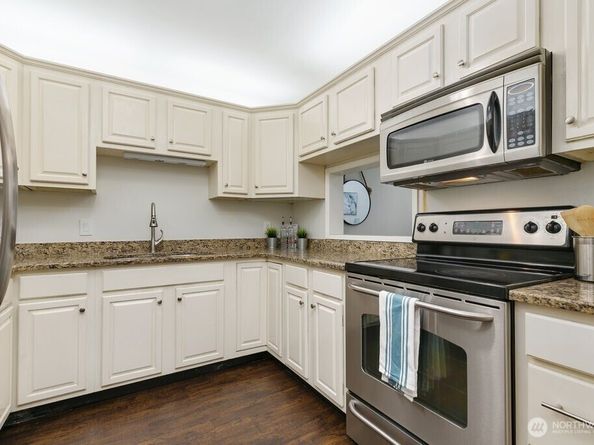 7930 SE 34th Street 513, Mercer Island WA 98040