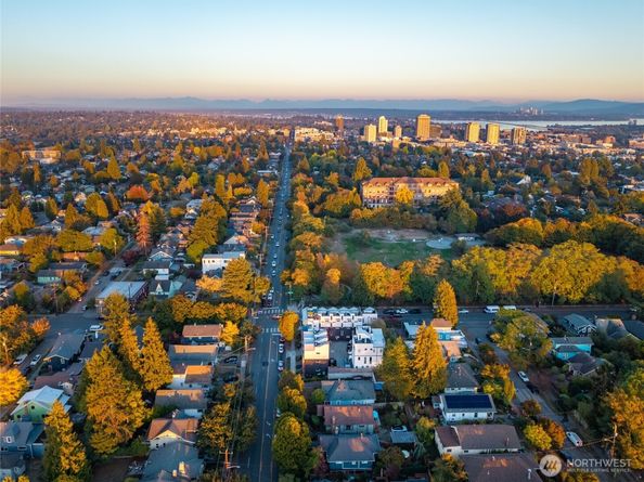 1923 N 50th Street, Seattle WA 98103