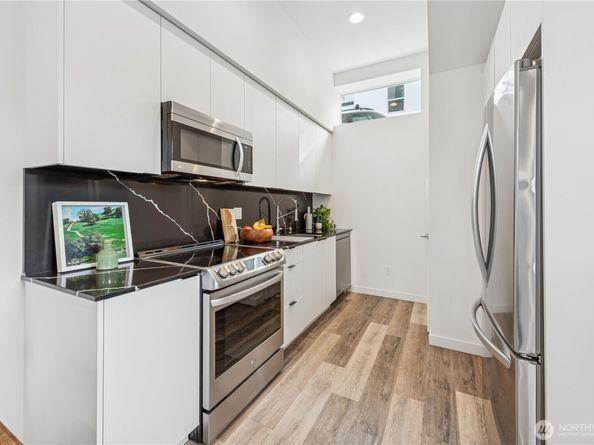 1923 N 50th Street, Seattle WA 98103
