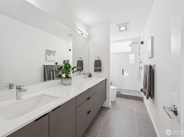 1923 N 50th Street, Seattle WA 98103