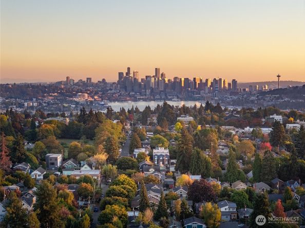 1923 N 50th Street, Seattle WA 98103