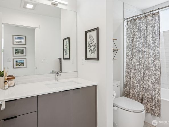 1923 N 50th Street, Seattle WA 98103