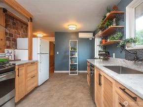 18052 7th Avenue NE, Shoreline WA 98155
