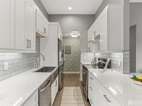 1100 Harrington Ave NE 306, Renton WA 98056