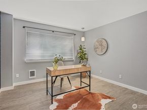 1100 Harrington Ave NE 306, Renton WA 98056