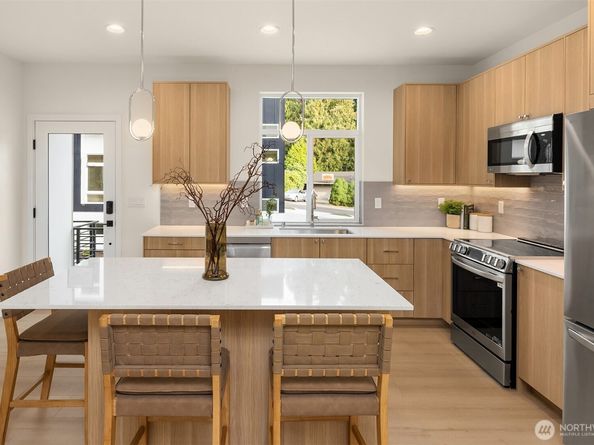 10827 11th Avenue NE, Seattle WA 98125