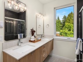 10827 11th Avenue NE, Seattle WA 98125