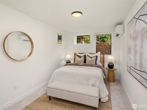 10827 11th Avenue NE, Seattle WA 98125
