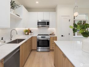 10827 11th Avenue NE, Seattle WA 98125