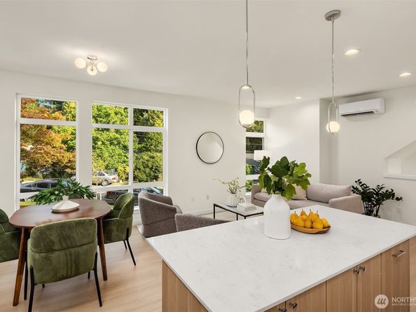 10827 11th Avenue NE, Seattle WA 98125
