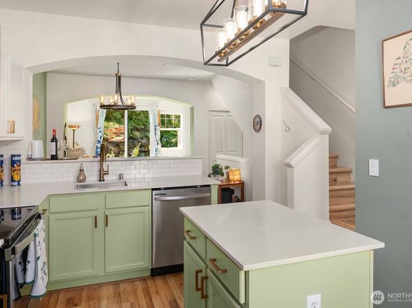 3737 S Holly Park Drive 2, Seattle WA 98118