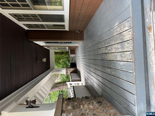110 Romaine Place, Leonia NJ 07605