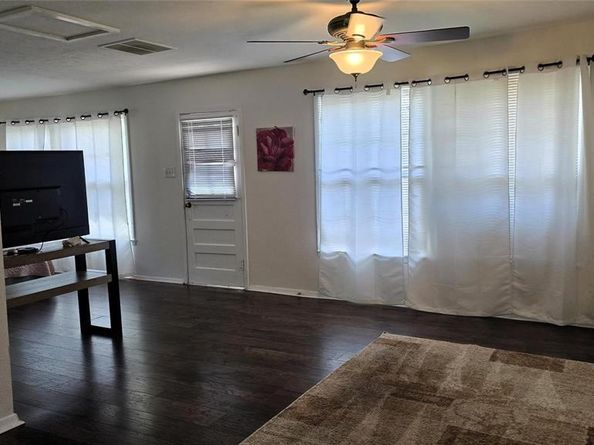 1312 W Park Row Drive , Arlington Texas 76013