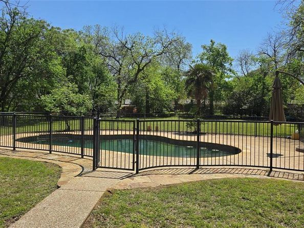 1312 W Park Row Drive , Arlington Texas 76013