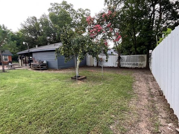 2033  Pleasant  , Dallas Texas 75217