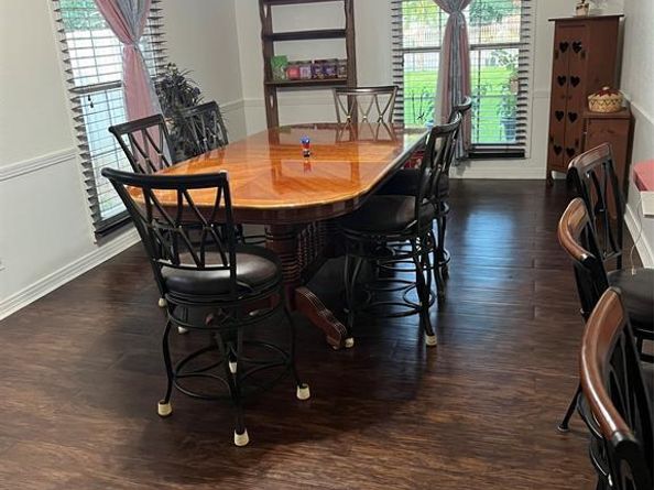 2033  Pleasant  , Dallas Texas 75217
