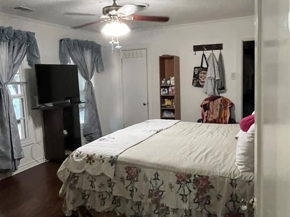2033  Pleasant  , Dallas Texas 75217