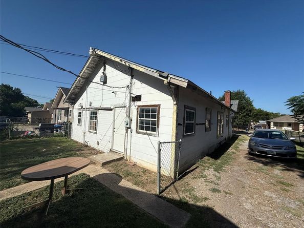 2206  Chestnut Avenue , Fort Worth Texas 76164