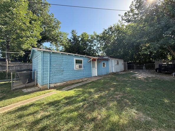 2206  Chestnut Avenue , Fort Worth Texas 76164