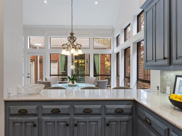 7  Queensview Court , Dallas Texas 75225