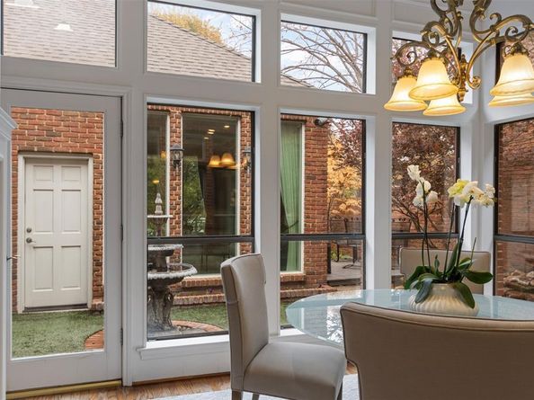 7  Queensview Court , Dallas Texas 75225