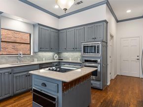 7  Queensview Court , Dallas Texas 75225